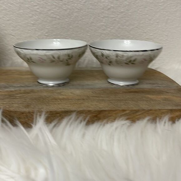 Vintage Sheffield Fine China 2 Tea Cups Classic 501 Pattern - Picture 5 of 8